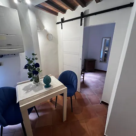 Vicolo 17 * Volterra